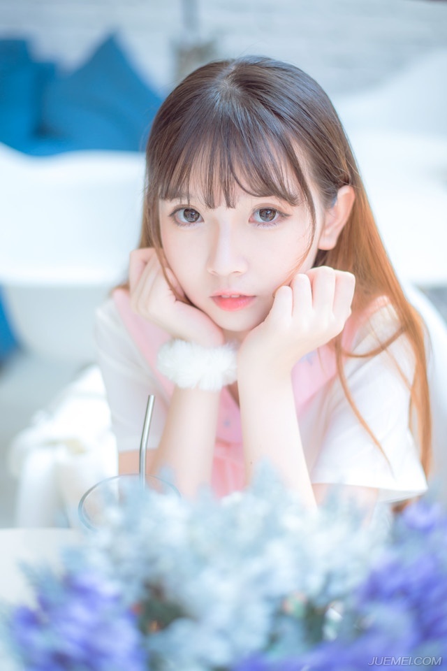 看人挑担不吃力：别人养父母，如何养都是不孝;都做的没自己好。